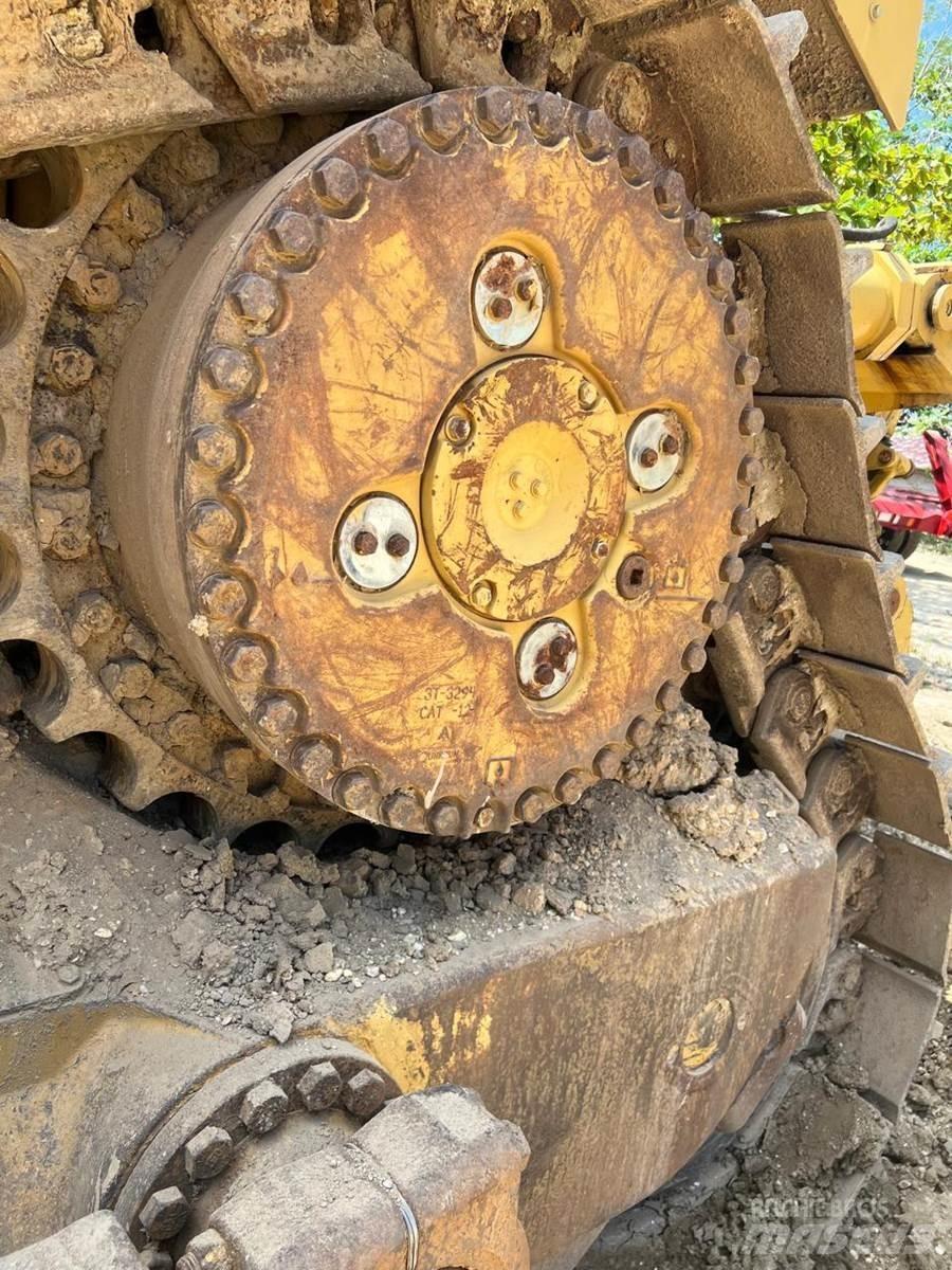 CAT D10T Pásové dozery