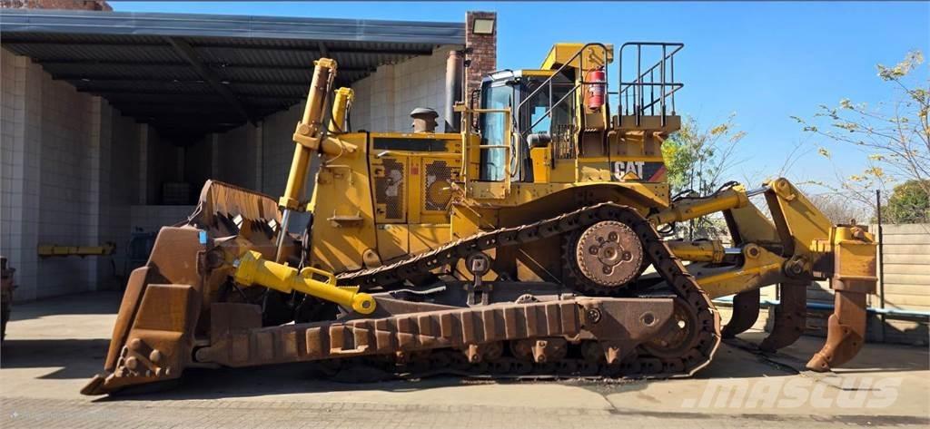 CAT D10T Pásové dozery