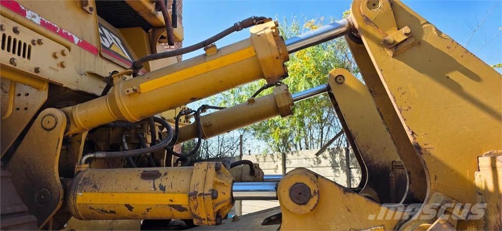 CAT D10T Pásové dozery