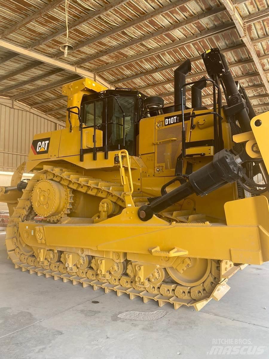 CAT D10T2 Pásové dozery