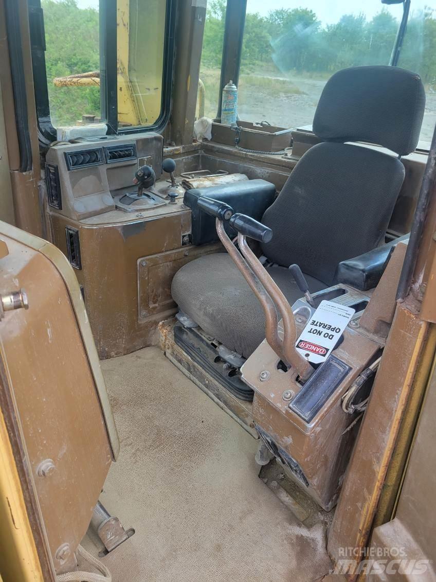 CAT D11N Pásové dozery