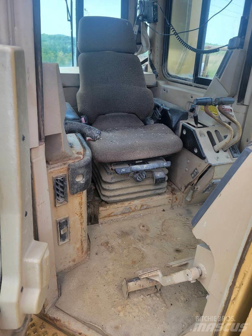 CAT D11N Pásové dozery