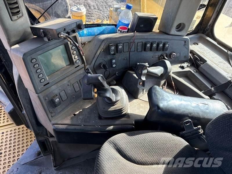 CAT D11T Pásové dozery