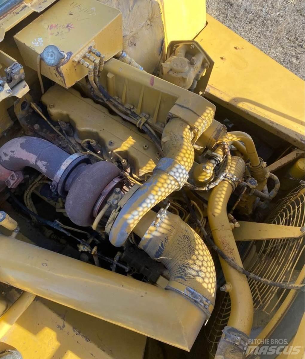 CAT D250B Kloubové dempry