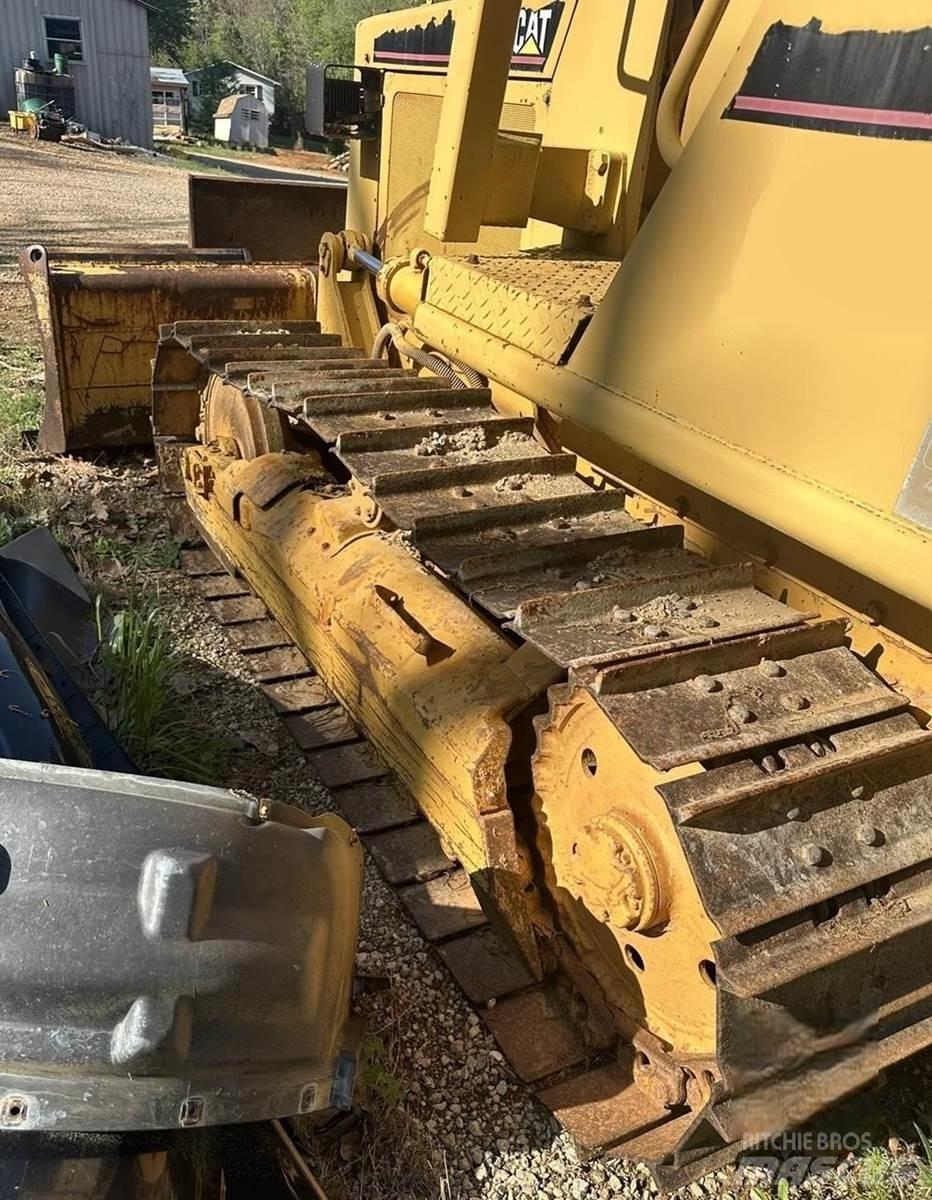 CAT D3B Pásové dozery