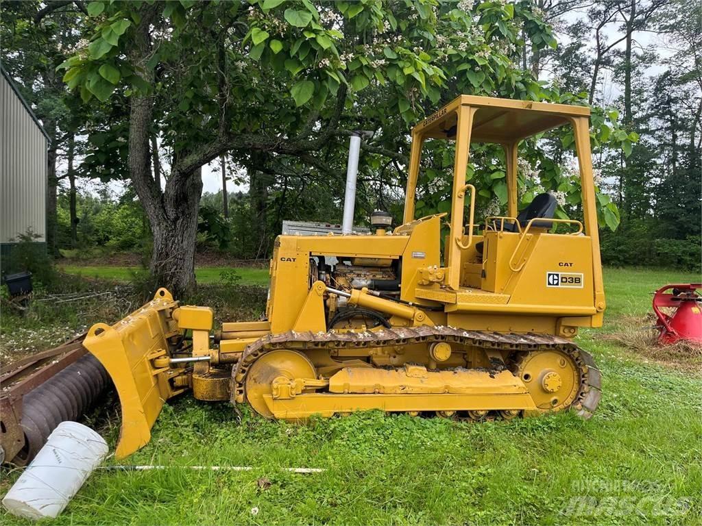 CAT D3B Pásové dozery