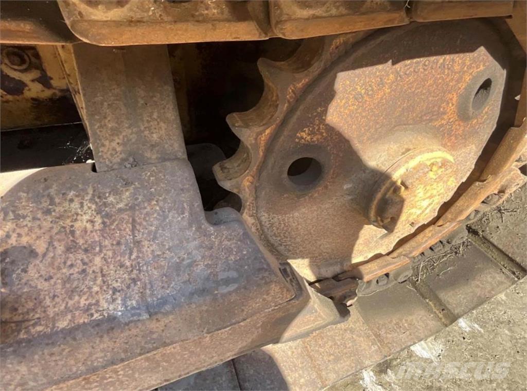 CAT D3B Z Pásové dozery