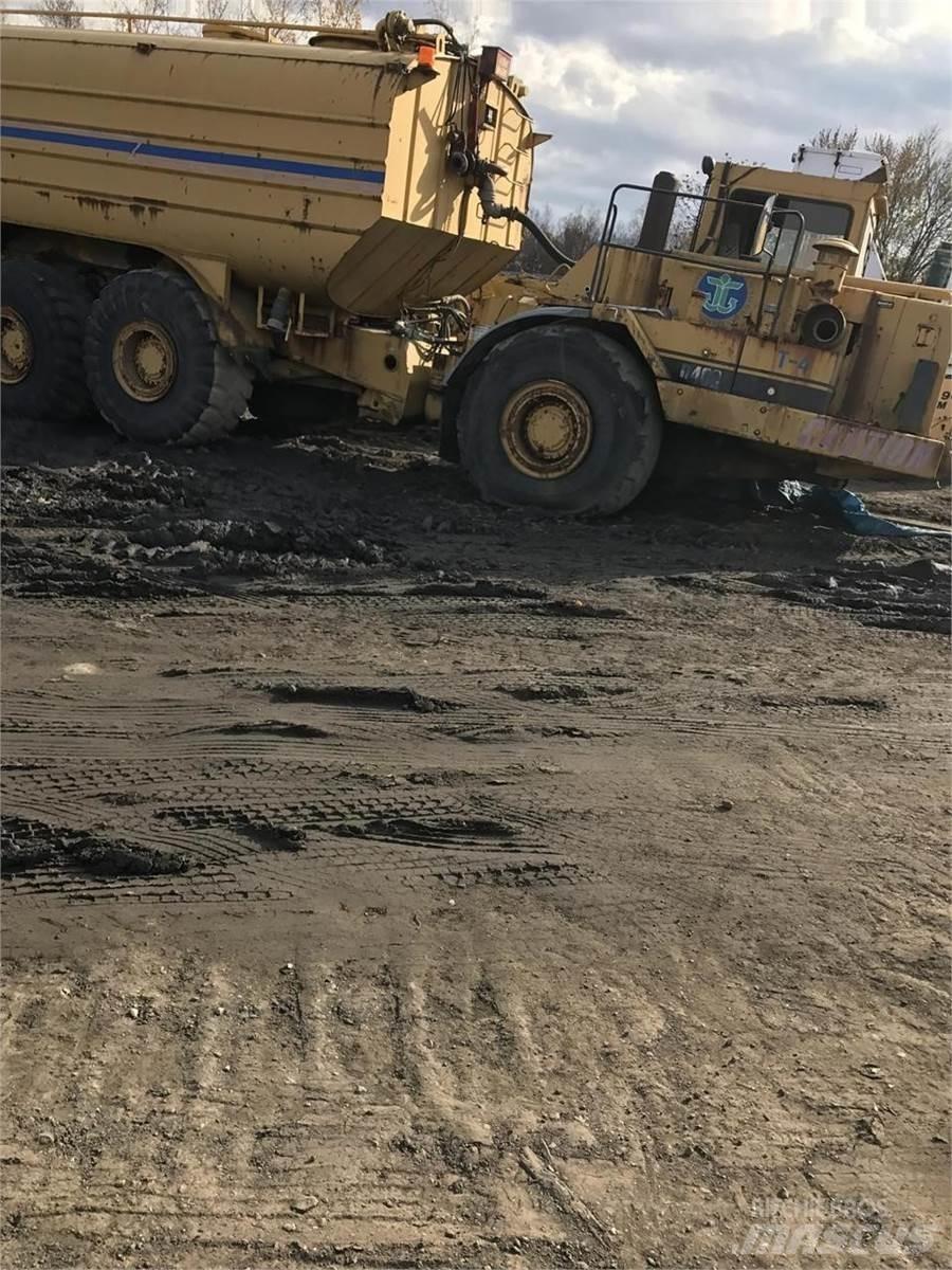 CAT D400 Cisternové vozy