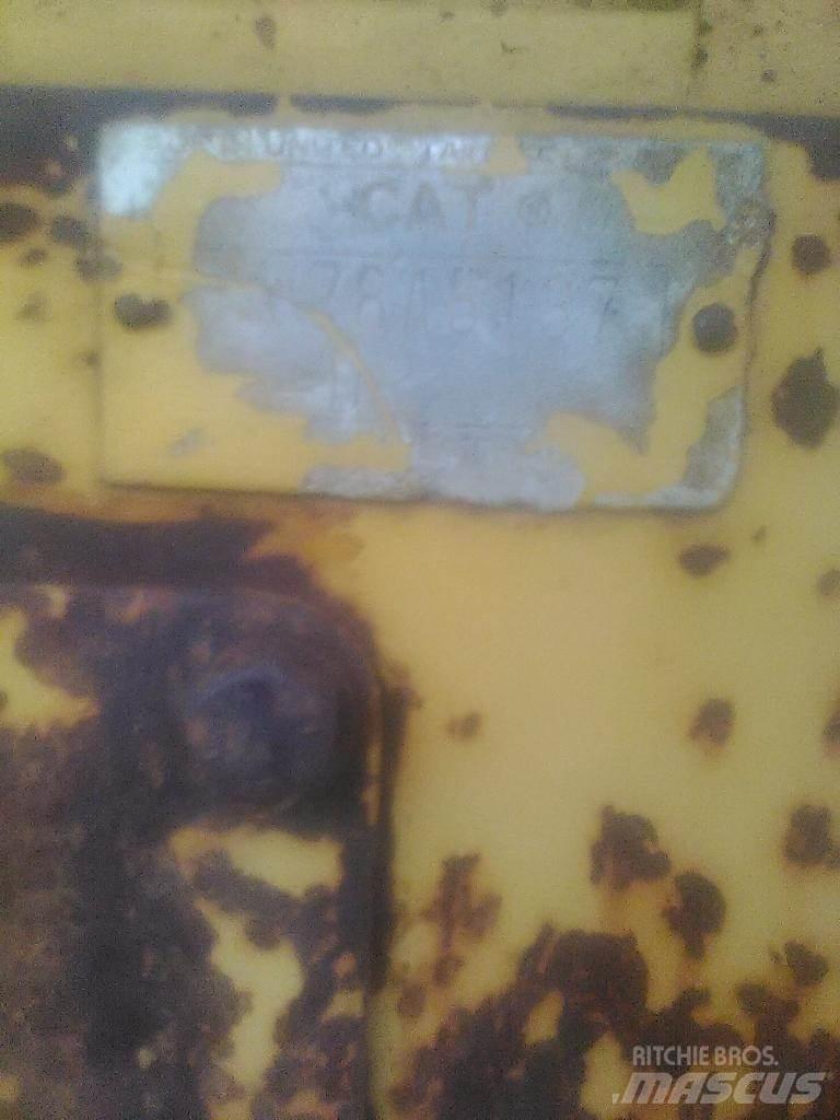 CAT D4D Pásové dozery