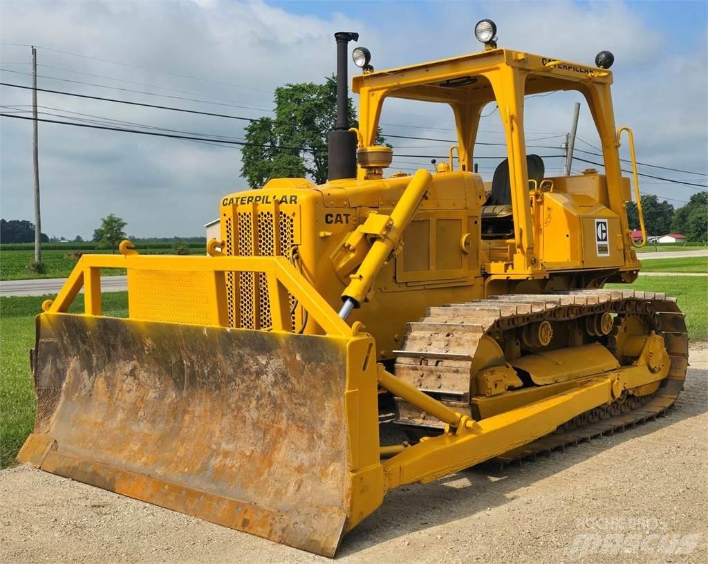 CAT D5B Pásové dozery