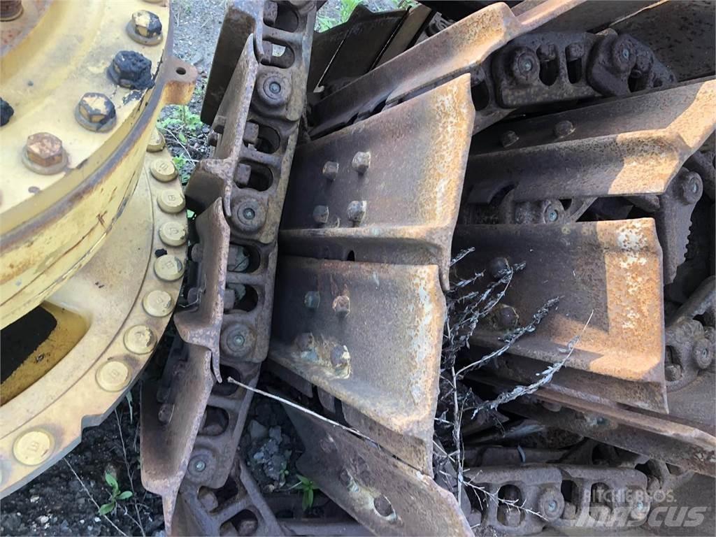 CAT D5C Pásy, řetězy a podvozek