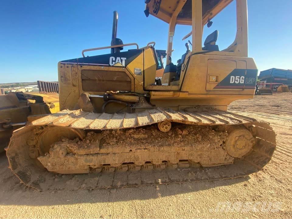 CAT D5G Pásové dozery