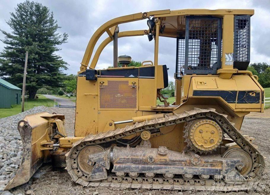 CAT D5M Pásové dozery