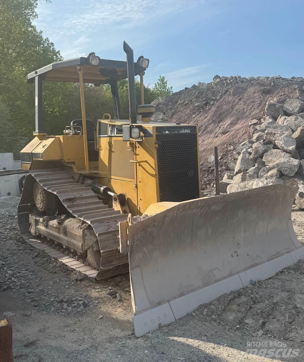 CAT D5M Pásové dozery