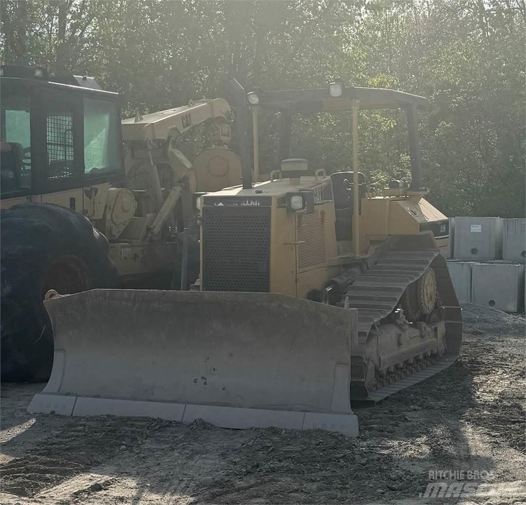 CAT D5M Pásové dozery