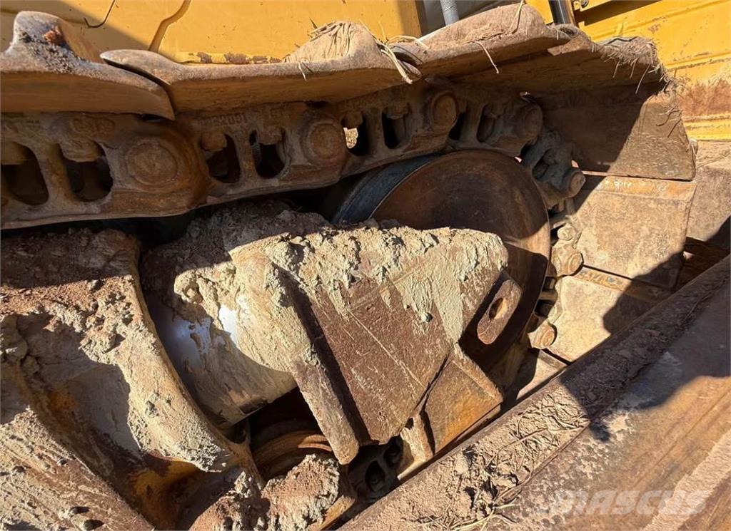 CAT D6 Pásové dozery