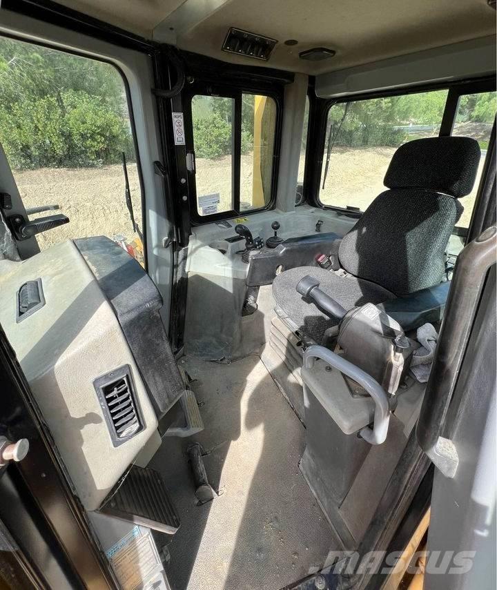 CAT D6T Pásové dozery