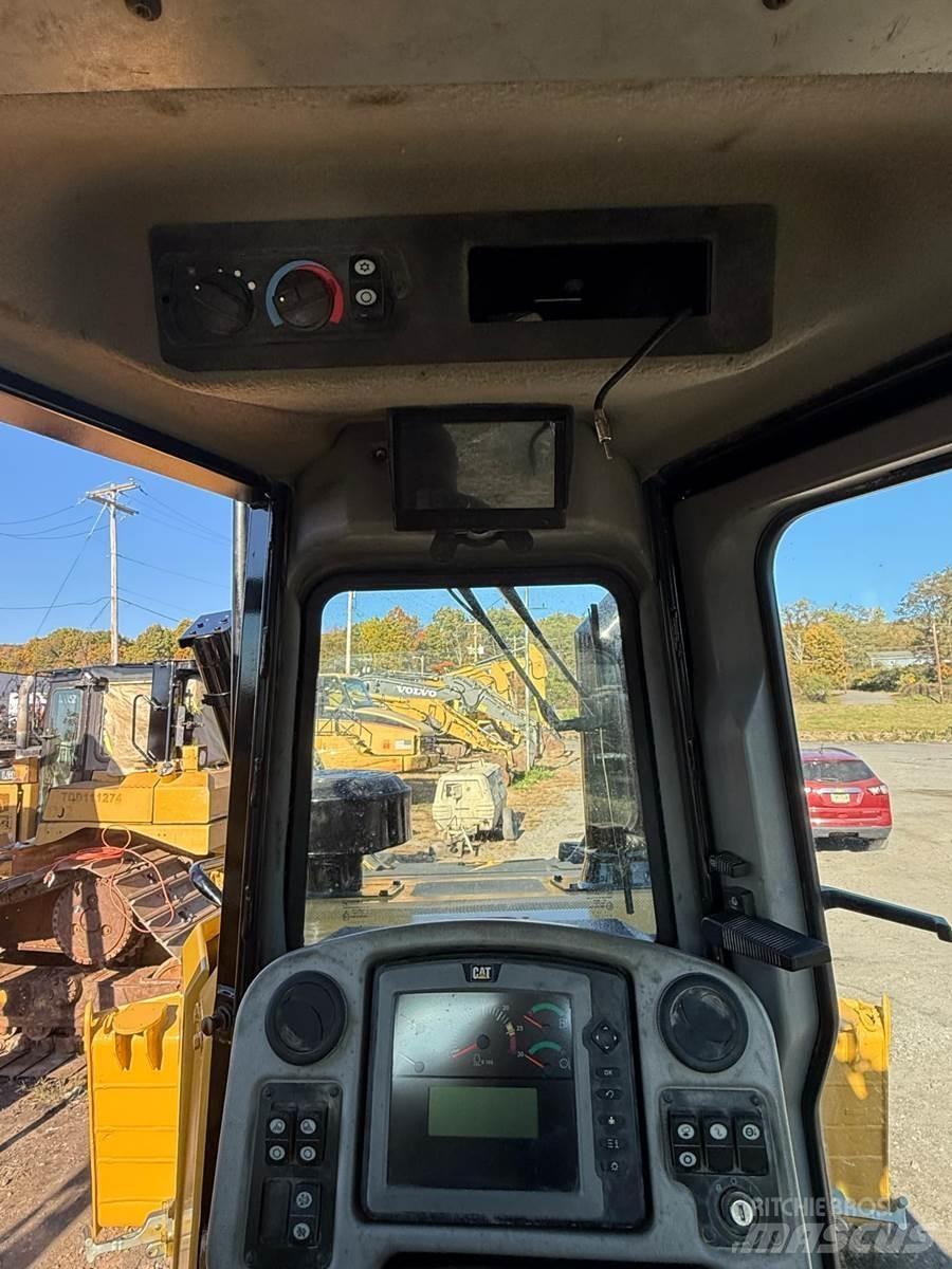 CAT D6T Pásové dozery