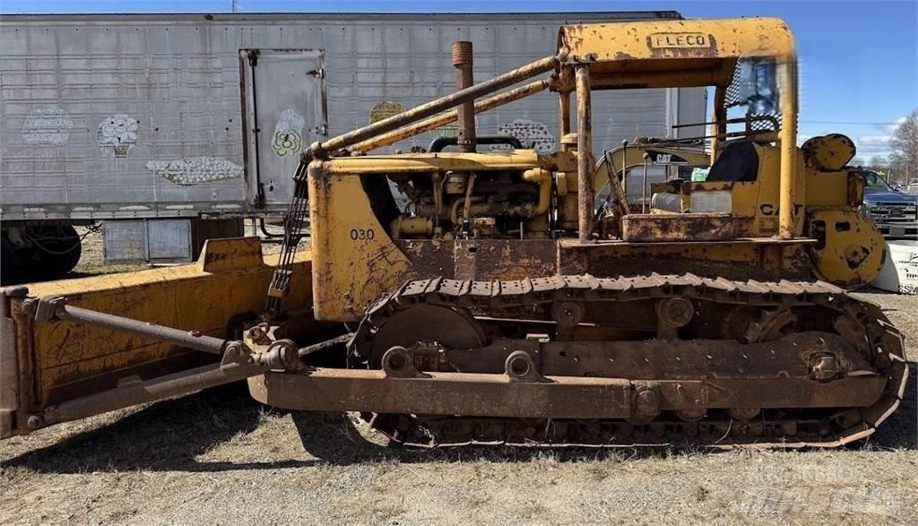 CAT D7 Pásové dozery