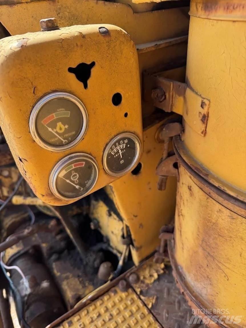 CAT D7 Pásové dozery