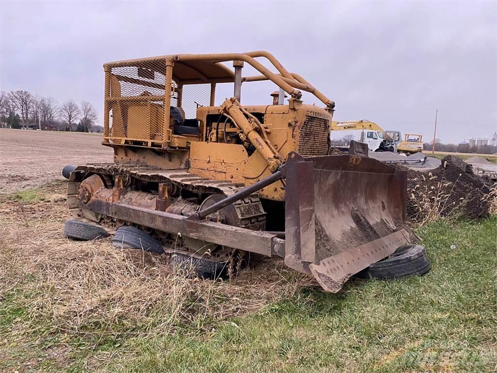 CAT D7E Pásové dozery