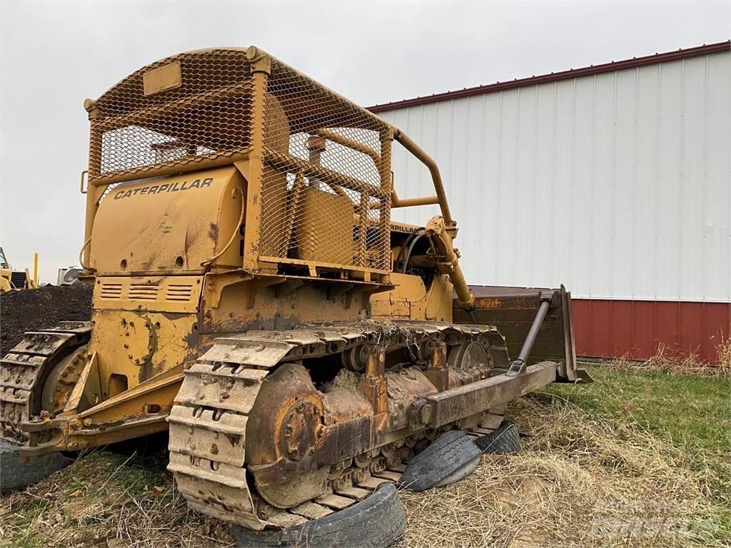 CAT D7E Pásové dozery