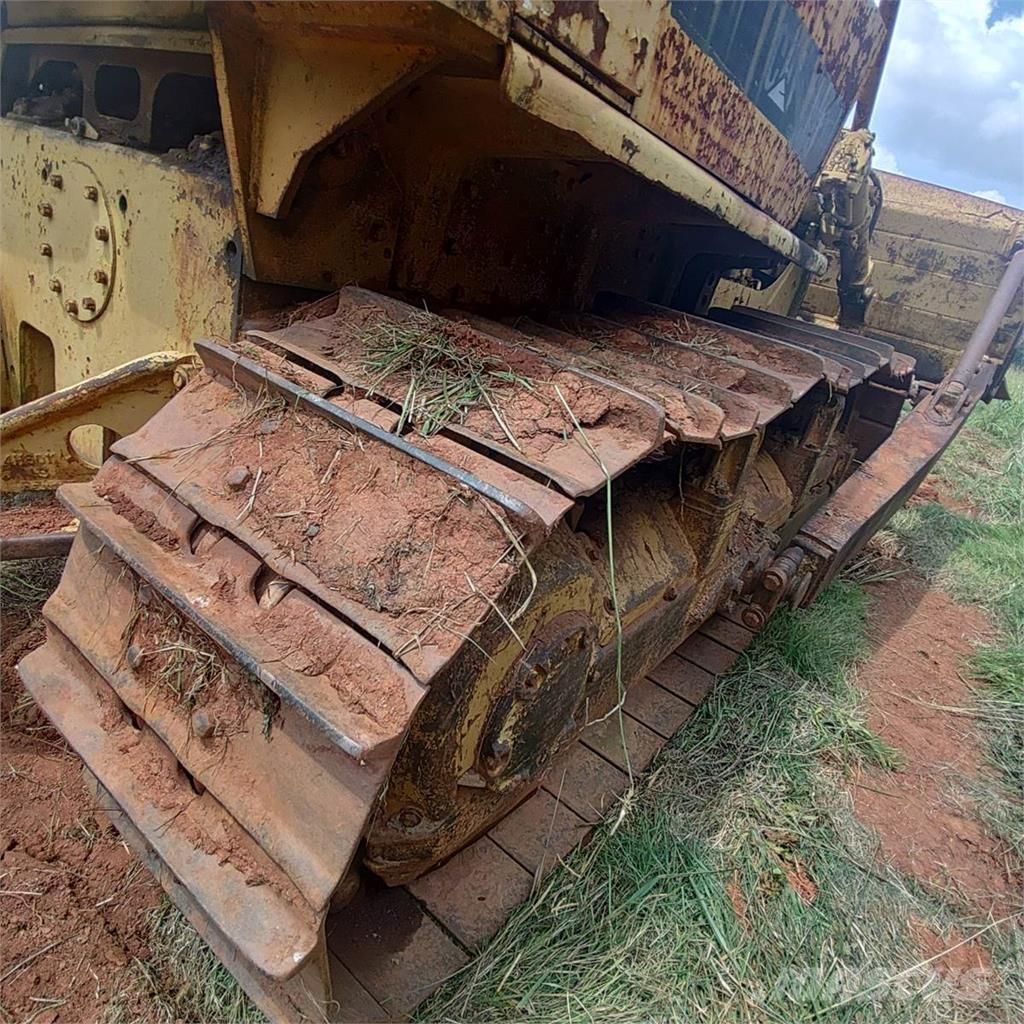 CAT D7E Pásové dozery