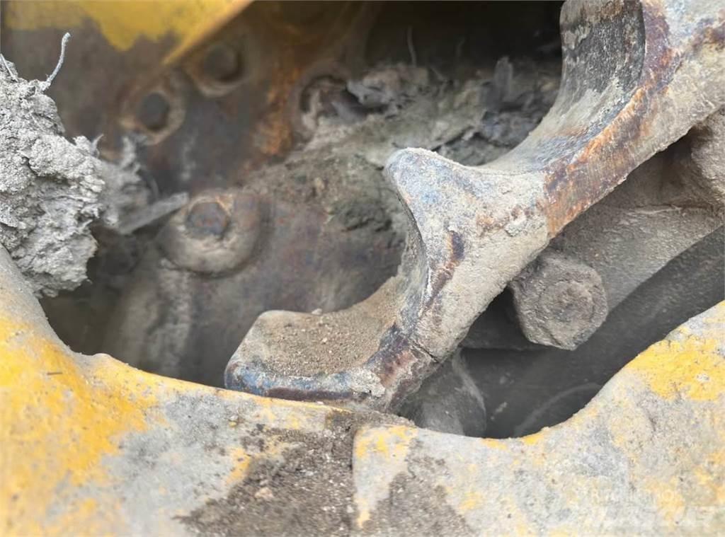 CAT D85E Pásové dozery
