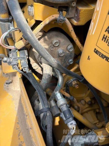 CAT D8T Pásové dozery