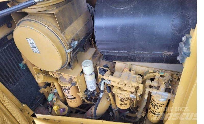 CAT D8T Pásové dozery