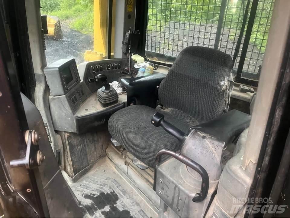 CAT D8T Pásové dozery