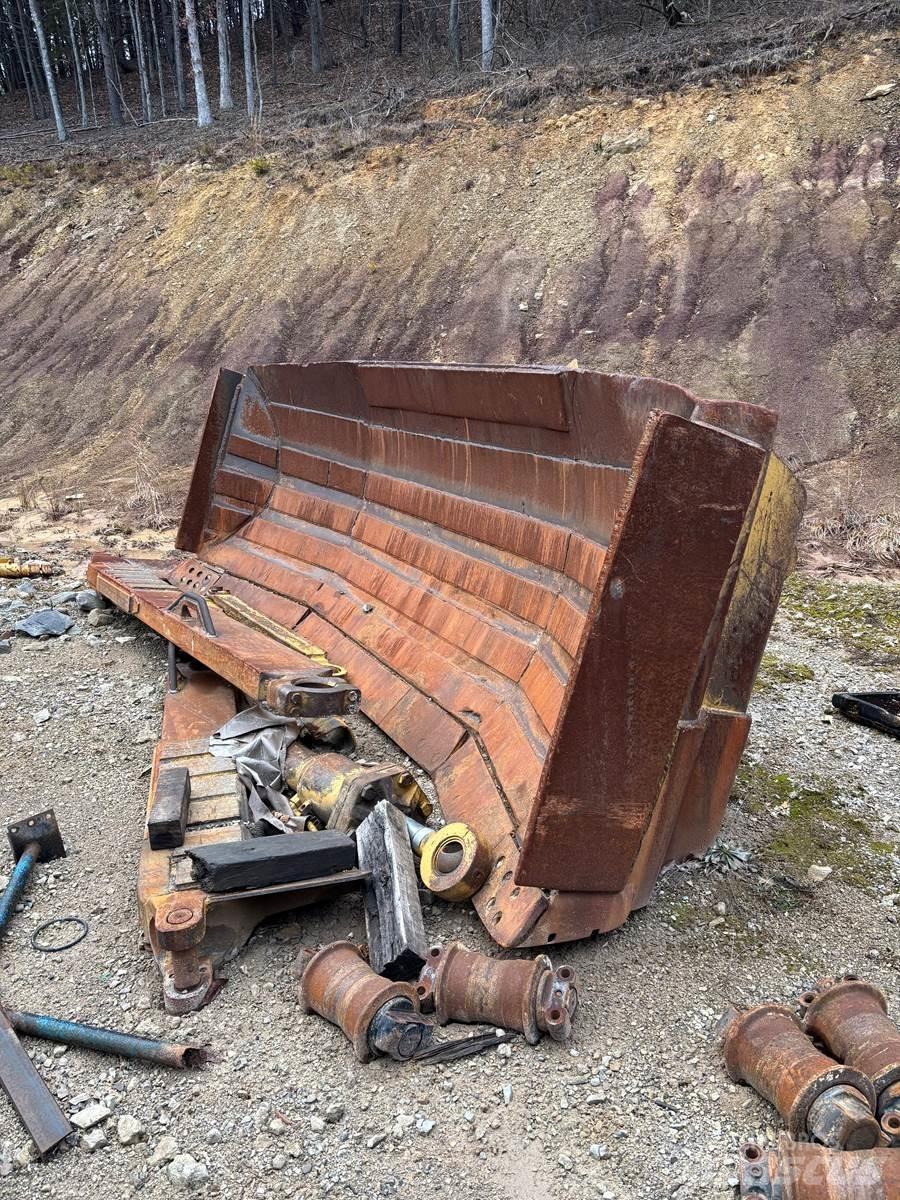 CAT D9R Pásové dozery