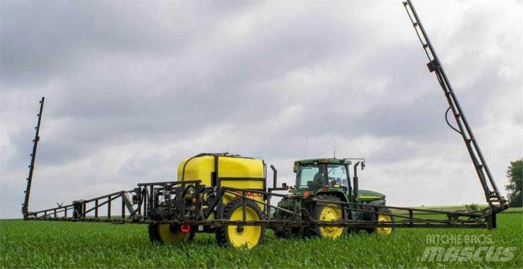 Demco 1250 Tažené postřikovače