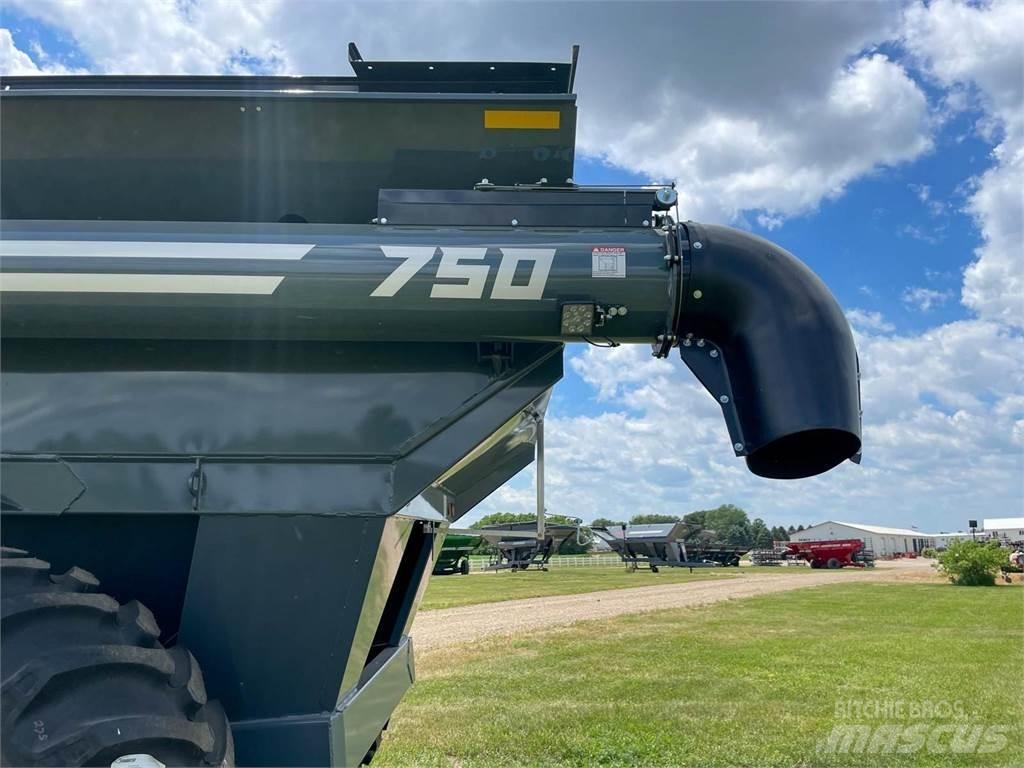 Demco 750 Obilné návěsy