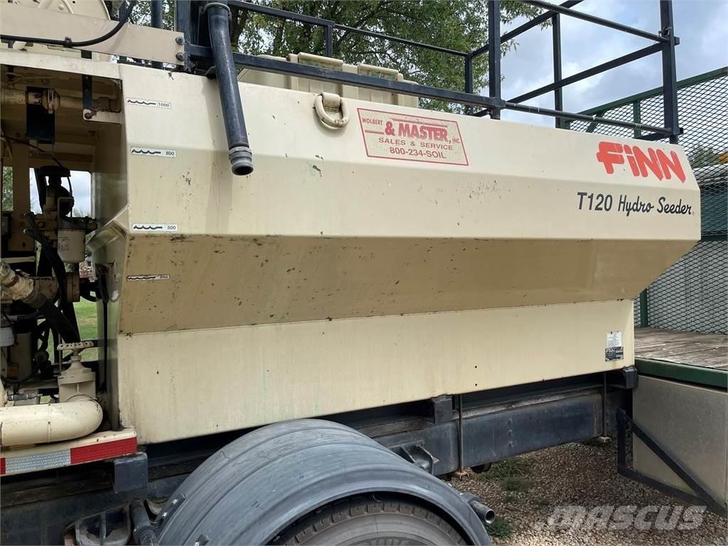 Finn T120 Násypky, fukary a dopravníky