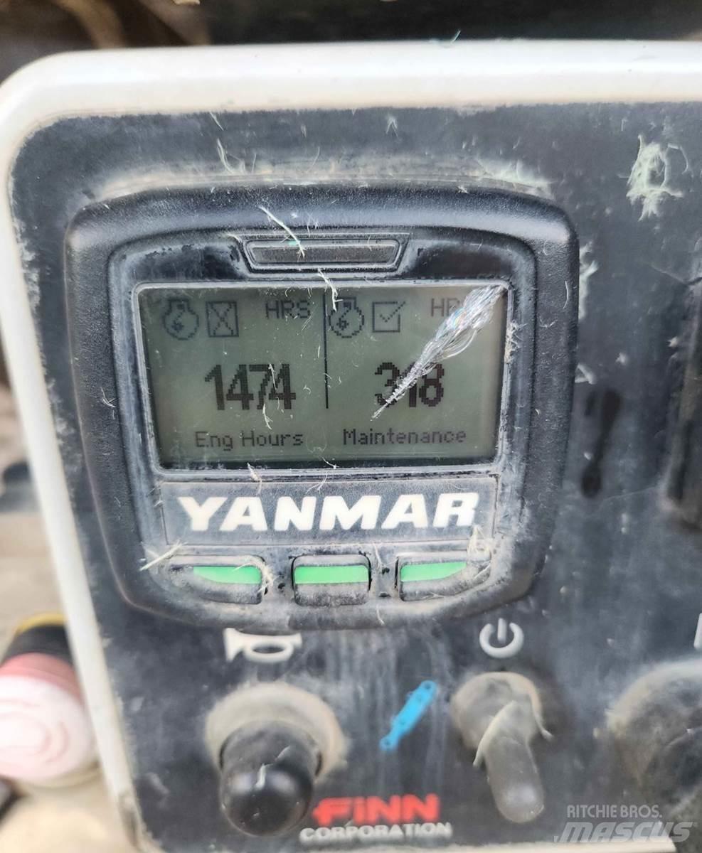Finn T120 Násypky, fukary a dopravníky