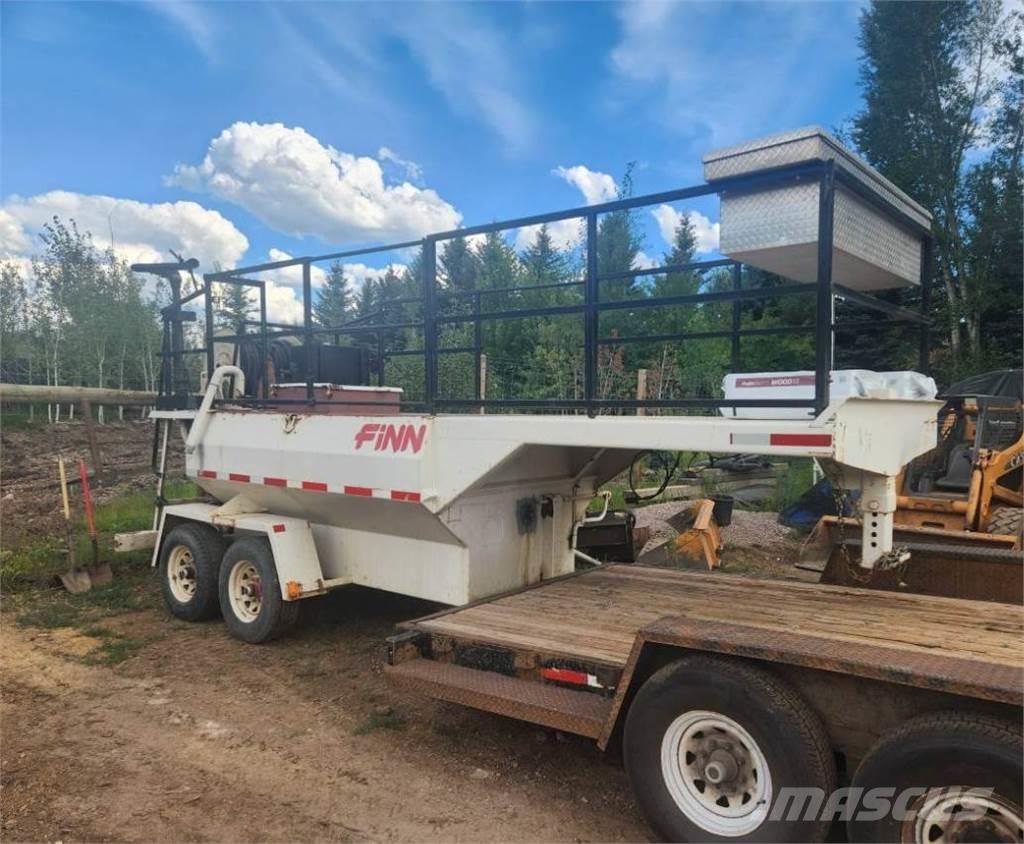 Finn T120 Násypky, fukary a dopravníky