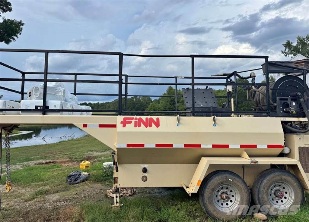 Finn T120 Násypky, fukary a dopravníky