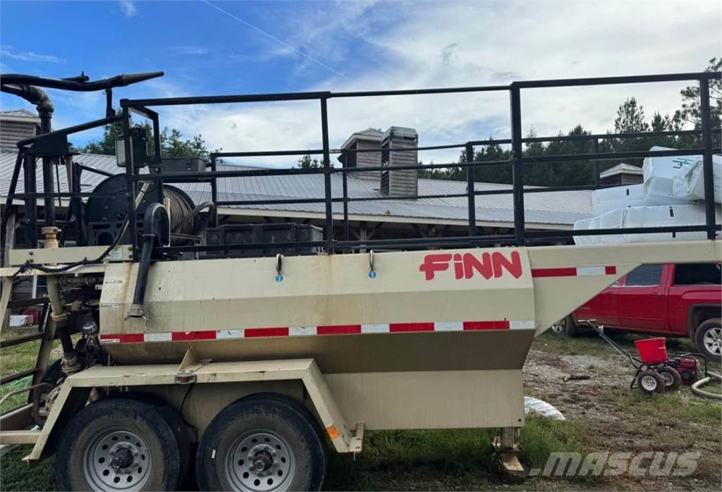 Finn T120 Násypky, fukary a dopravníky