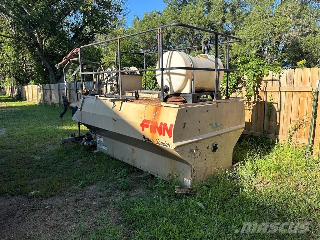 Finn T120 Násypky, fukary a dopravníky