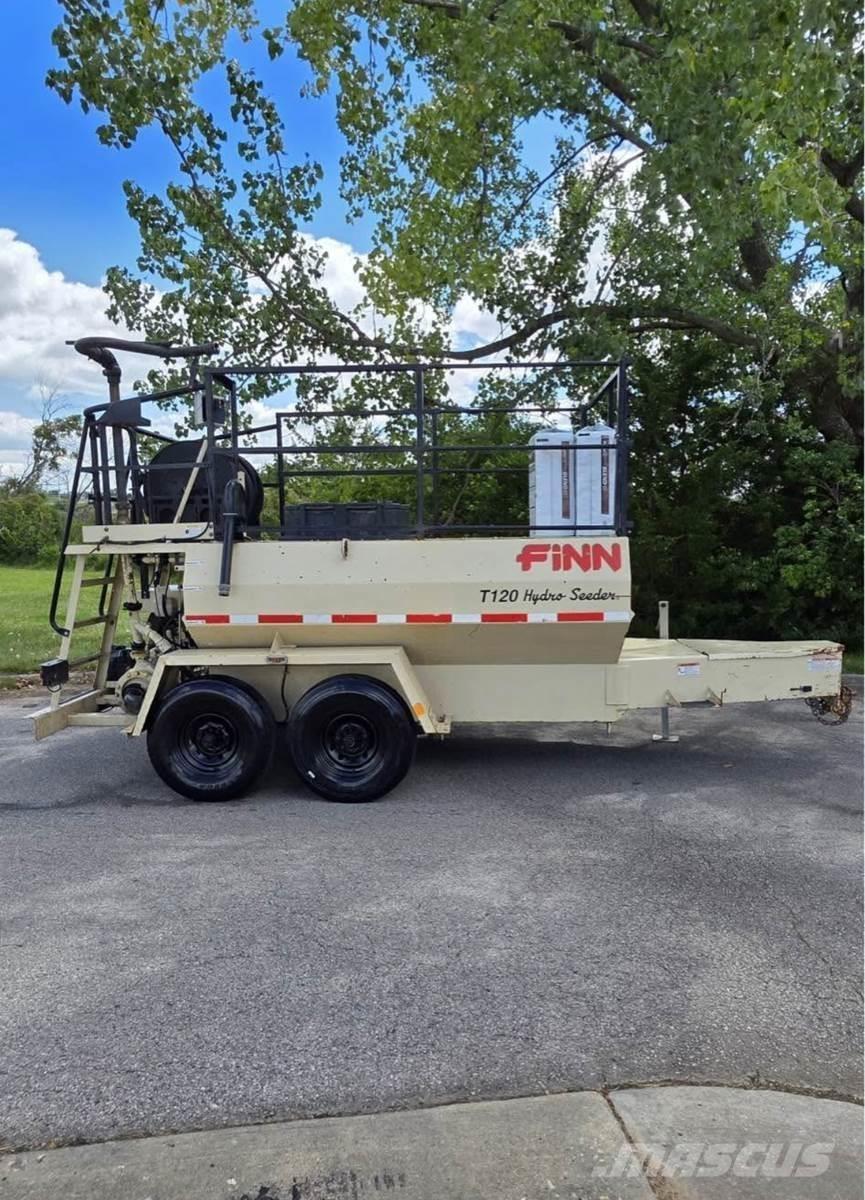 Finn T120 Násypky, fukary a dopravníky