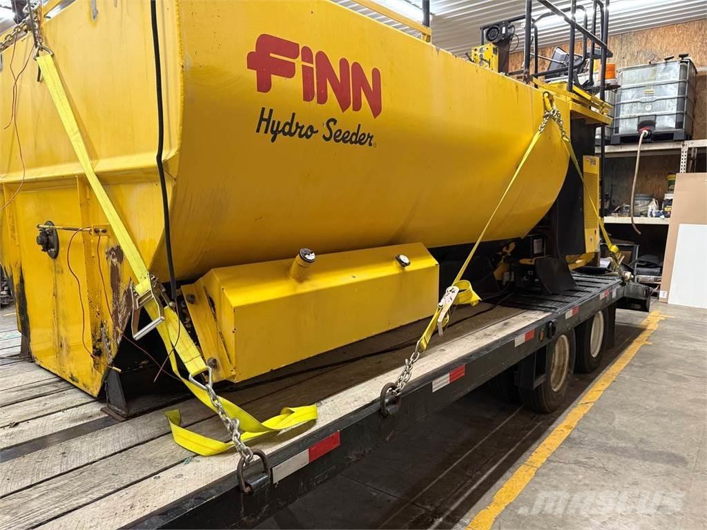 Finn T170 Násypky, fukary a dopravníky