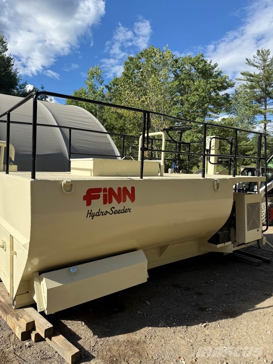 Finn T170 Násypky, fukary a dopravníky