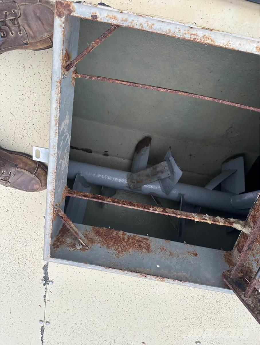 Finn T170 Násypky, fukary a dopravníky