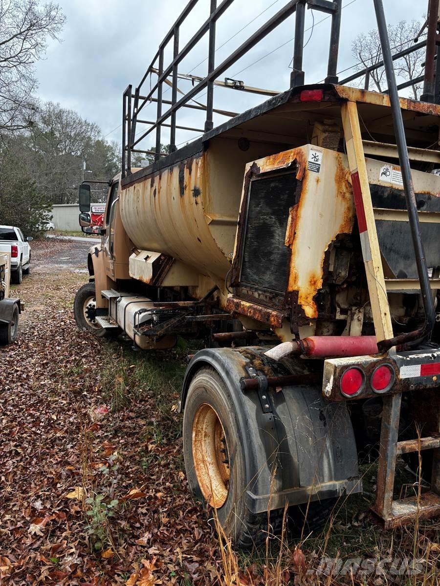 Finn T170 Násypky, fukary a dopravníky