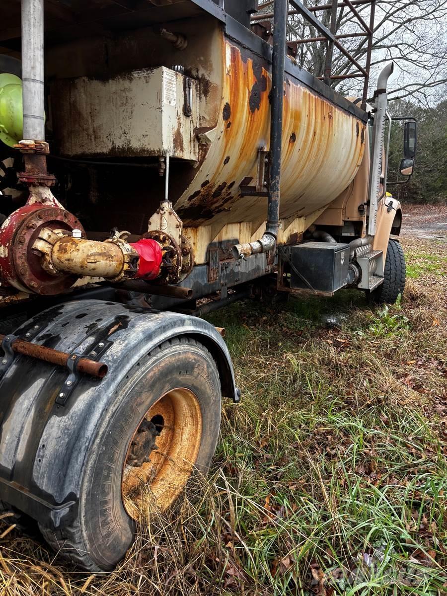 Finn T170 Násypky, fukary a dopravníky