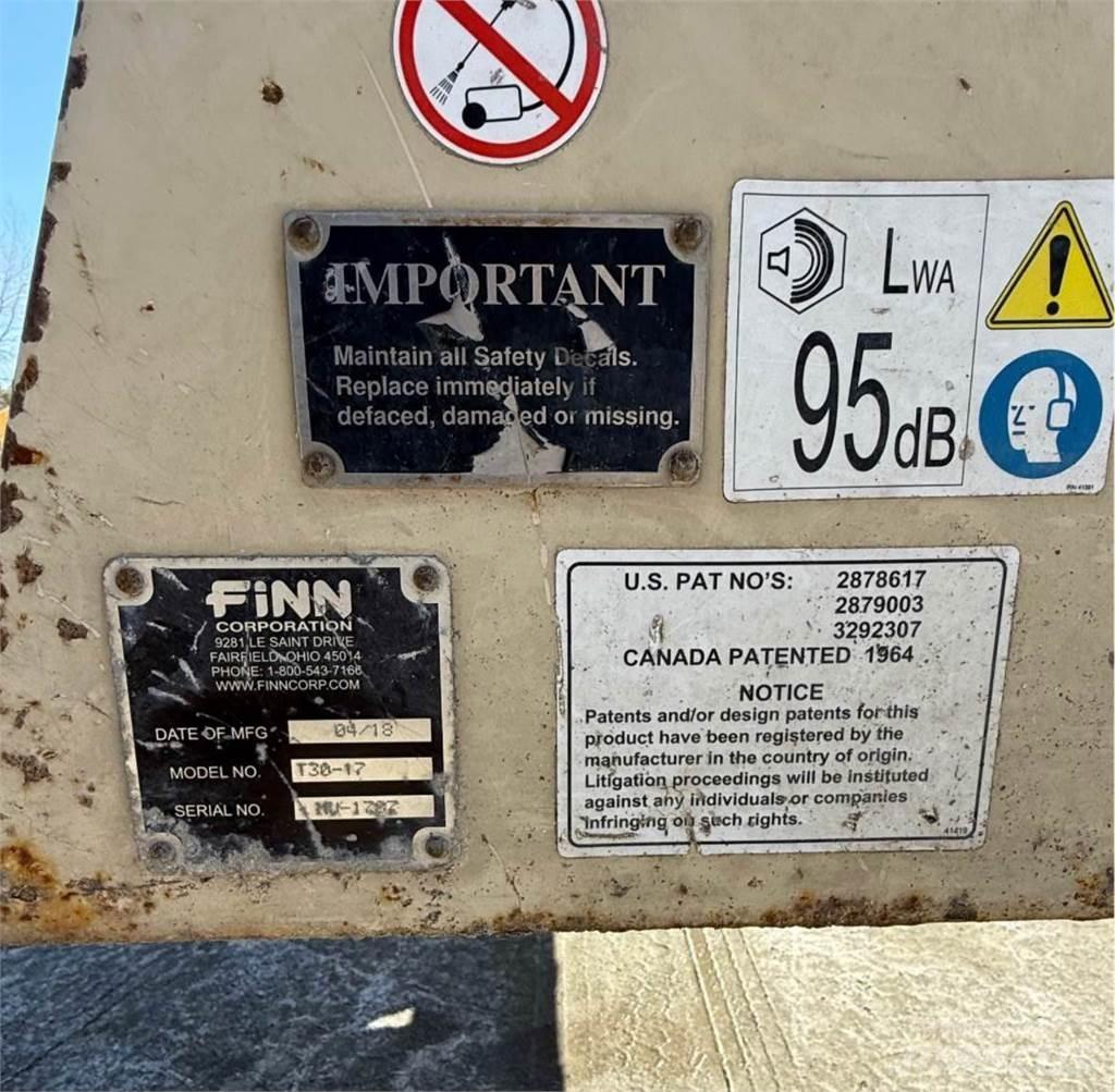 Finn T30 Násypky, fukary a dopravníky