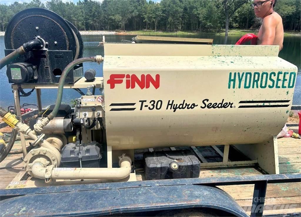 Finn T30 Násypky, fukary a dopravníky