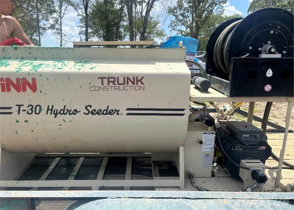 Finn T30 Násypky, fukary a dopravníky