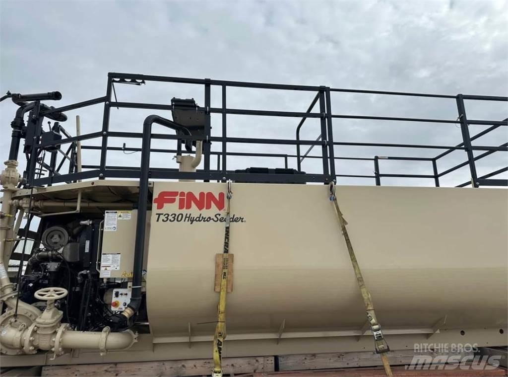Finn T330 Násypky, fukary a dopravníky